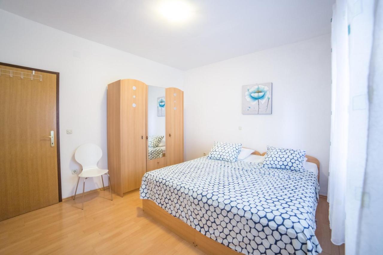 Apartment Jadranka Brist Exteriör bild